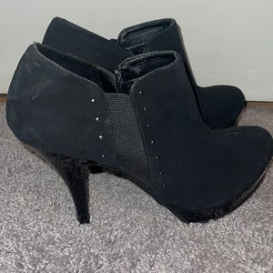 Black Kenneth Cole Unlisted Booties